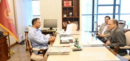 প্রধানমন্ত্রীর সঙ্গে টিআইবির নির্বাহী পরিচালকের সাক্ষাৎ টিআইবি