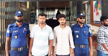 বিদেশী নাগরিককে হয়রানী করায় ২ টিকটকার গ্রেপ্তার টিকটকার গ্রেপ্তার