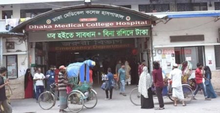 বাসাবোতে কুকুরের ধাওয়ায় অটোরিকশা দুর্ঘটনা, চালকের মৃত্যু অটোরিকশা