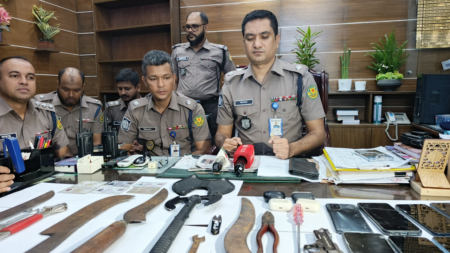এসপি ছিনতাইয়ের শিকার