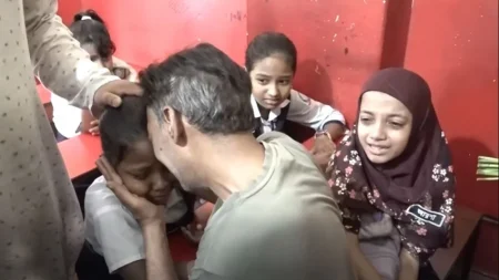রামিসার শ্রেণিকক্ষে অঝোরে কাঁদলেন বাবা, কাঁদল সহপাঠীরা কাঁদলেন বাবা