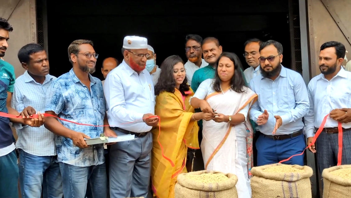 শেরপুরে কৃষক ছাড়া কৃষকের অনুষ্ঠান, এমপি বললেন ‘দুঃখজনক’ শেরপুরে কৃষক ছাড়া কৃষকের অনুষ্ঠান, এমপি বললেন ‘দুঃখজনক’