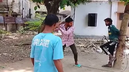 গাছে বেঁধে যুবককে লাঠির আঘাত