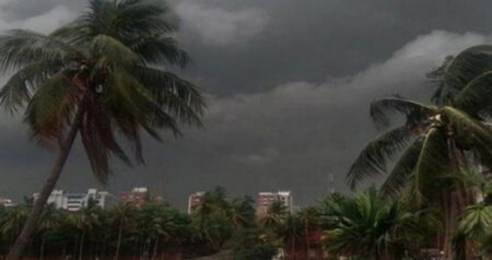 ঢাকা-সহ ৯ জেলায় ঝড়ের পূর্বাভাস, নদীবন্দরে সতর্কসংকেত ঝড়ে