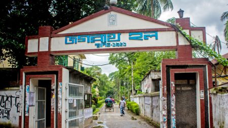 ঢাবিতে প্রতিবন্ধী শিক্ষার্থীকে মারধর, ছাত্রদলের ৩ নেতাকে অব্যাহতি ঢাবিতে প্রতিবন্ধী শিক্ষার্থীকে মারধর
