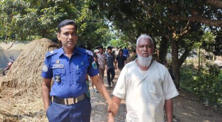 পাবনায় নকল দুধ তৈরির কারখানার সন্ধান নকল দুধ