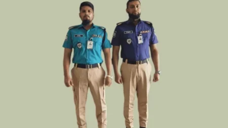 প্যান্ট হচ্ছে খাকি