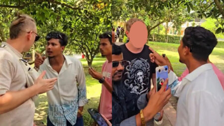 বিদেশি পর্যটক হেনস্তা