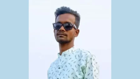 মাছ ব্যবসায়ীকে
