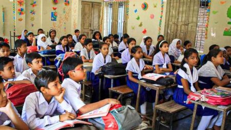 শিক্ষাপ্রতিষ্ঠানে আসছে লম্বা ছুটি লম্বা ছুটি