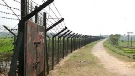 কুলাউড়া সীমান্ত দিয়ে ঠেলে পাঠানো ১০ বাংলাদেশিকে স্বজনদের কাছে হস্তান্তর হস্তান্তর