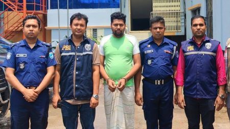হাতে তুলে দেন