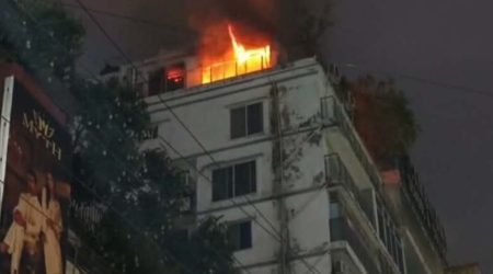 মোহাম্মদপুরে ৯ তলা ভবনে আগুন, কাজ করছে ফায়ার সার্ভিসের ২ ইউনিট ৯ তলা