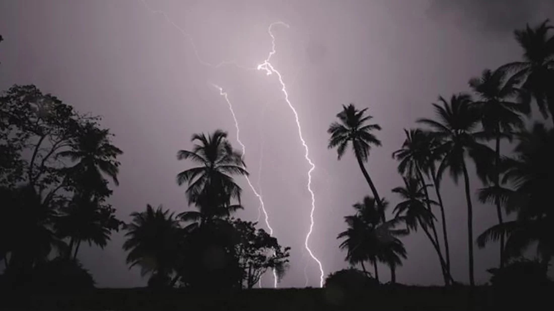 বজ্রসহ বৃষ্টি