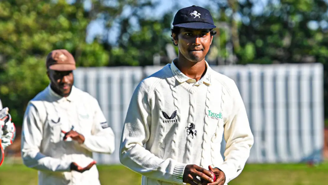 স্বপ্নের অভিষেকে উজ্জ্বল হাসান মাহমুদ, কাউন্টিতে ৯ উইকেট শিকার হাসান