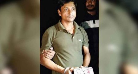 মা-মেয়েকে কুপিয়ে হত্যার ঘটনায় প্রধান আসামি গ্রেপ্তার প্রধান আসামি গ্রেপ্তার