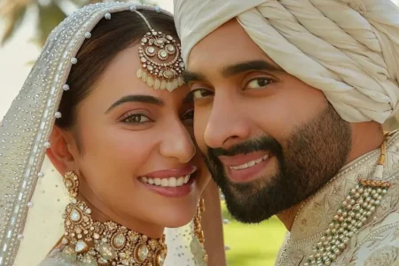 এবার ‘ডেটিং অ্যাপ’ বিতর্কে জ্যাকি, রাকুলের সঙ্গে সংসার কি তবে ভাঙছে Actor