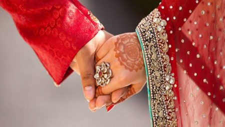 পালিয়ে বিয়ে করায় মেয়েকে মেরে ফেললেন বাবা-মা পালিয়ে বিয়ে
