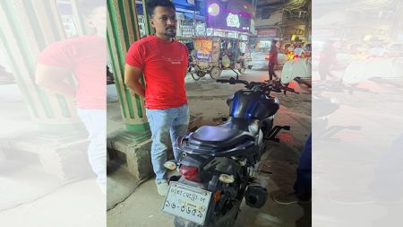 এআই ক্যামেরা ফাঁকি দিতে নম্বরপ্লেট ঢেকে চলাচল, অতঃপর… Bike