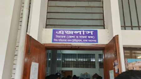 আদালতের বাইরে আসামির কথা বলা ও প্রচার নিয়ে কড়া নির্দেশনা আসামির কথা বলা