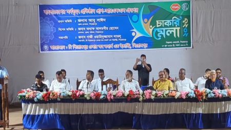 তরুণ-তরুণী চাকরি