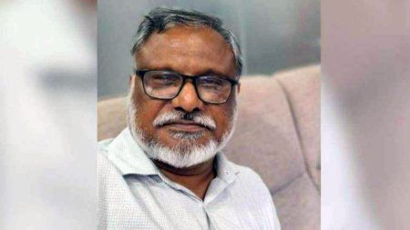 হাসপাতালের বাথরুম পরিষ্কারের দায়িত্ব সাংবাদিকদের দিতে চান স্বাস্থ্য কর্মকর্তা স্বাস্থ্য কর্মকর্তা