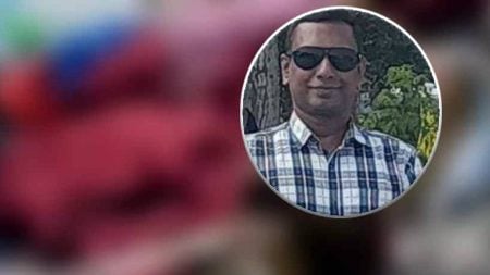 পুলিশি ঝামেলা এড়াতে মাকে অস্বীকার ছেলে যুগ্ম সচিবের Police