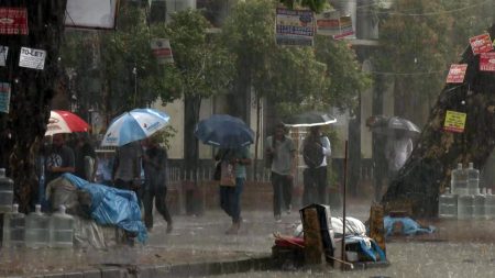 ধেয়ে আসছে শক্তিশালী বৃষ্টিবলয়, ৪ বিভাগে থাকবে বেশি সক্রিয় Rain