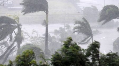 সন্ধ্যার মধ্যে ৪ অঞ্চলে ঝড়ো হাওয়ার সতর্কবার্তা Strom