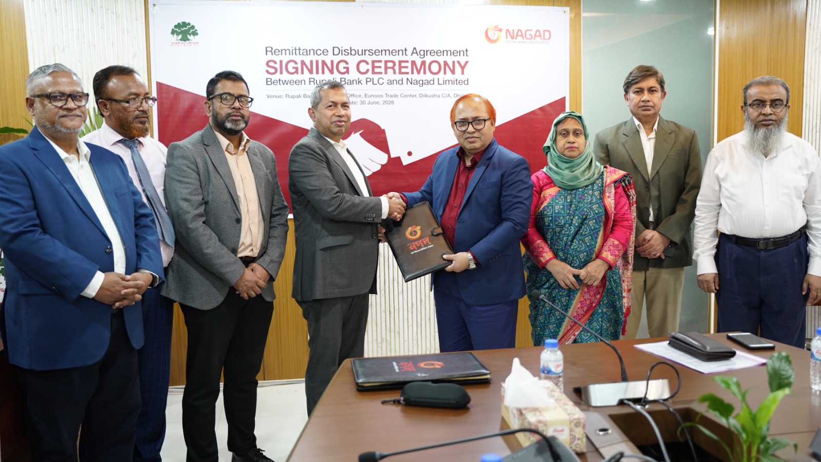 রেমিট্যান্স সেবা সহজ করতে নগদ ও রূপালী ব্যাংকের মধ্যে চুক্তি সই