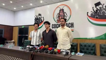 শিক্ষামন্ত্রীর পদত্যাগের দাবিতে বিক্ষোভের ডাক ককরোচ জনতা পার্টির শিক্ষামন্ত্রীর পদত্যাগের দাবিতে বিক্ষোভের ডাক ককরোচ জনতা পার্টির