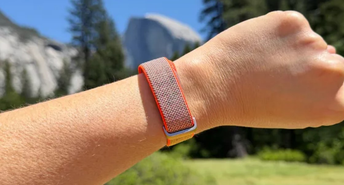 Fitbit Air Puts Health Tracking First but Leaves Out the Screen