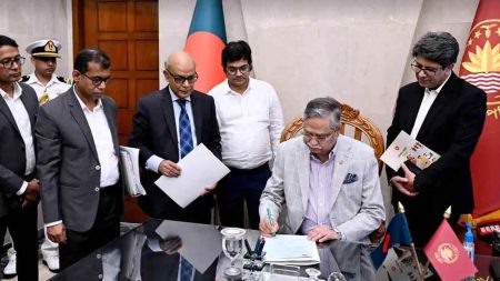 বাজেটের প্রস্তাবিত অর্থবিলে স্বাক্ষর করলেন রাষ্ট্রপতি রাষ্ট্রপতি
