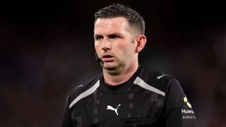 oliver-wc-referee