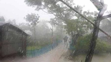 সন্ধ্যার মধ্যে ৯ অঞ্চলে ৬০ কিমি বেগে ঝড়ের শঙ্কা rain