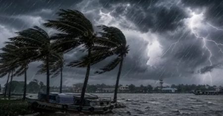 দুপুরের মধ্যে ঢাকাসহ ১৫ অঞ্চলে ৬০ কিমি বেগে ঝড়ের শঙ্কা ঝড়ের শঙ্কা
