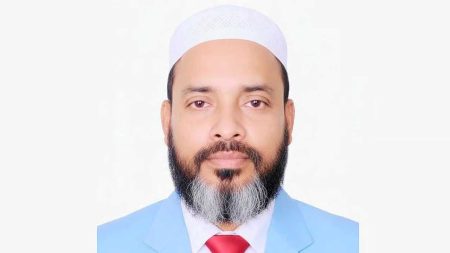 ছাত্র আন্দোলনে নিহত ছেলের ‘অনুদানের টাকায়’ বাবার বিরুদ্ধে দ্বিতীয় বিয়ের অভিযোগ অনুদান