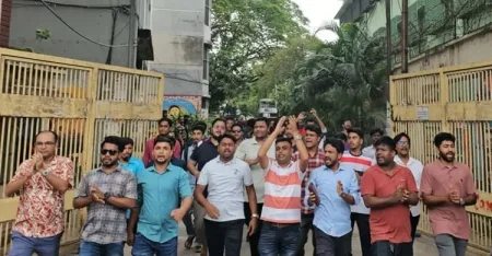 ক্যাম্পাসে ছাত্রলীগের অপতৎপরতার অভিযোগে জবি ছাত্রদলের বিক্ষোভ অপতৎপরতা