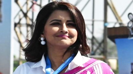 আইনি বিপাকে