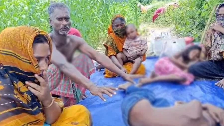 সীমান্তে শূন্যরেখায় আটকে থাকা ১২ জনের আকুতি ‘আমাদের বাঁচান’ আকুতি