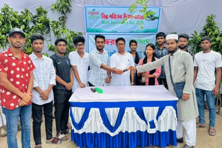 লালমনিরহাটে প্লাস্টিকের বোতলের বিনিময়ে গাছের চারা বিতরণ গাছের চারা