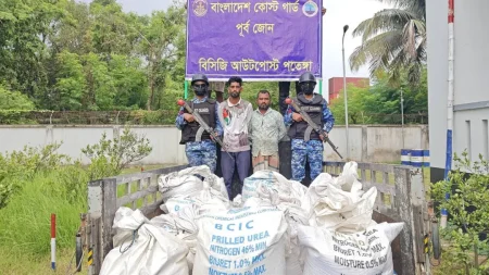 পতেঙ্গায় কোস্টগার্ডের অভিযান, ৮০০ কেজি চিনি ও ট্রাক জব্দ চিনি