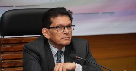 দেশে ফিরলেন