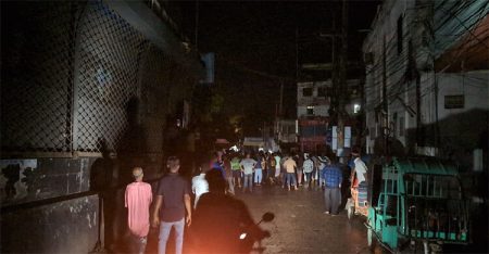 ভৈরব বাসস্ট্যান্ডে দুই পক্ষের সংঘর্ষ, মহাসড়কে চরম দুর্ভোগ বাসস্ট্যান্ড