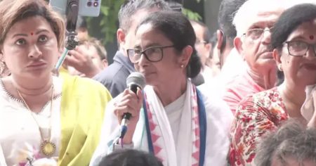 বেঁচে থাকলে বিজেপিকে সরাবই,আমাকে আটকাতে পারবে না: মমতা বিজেপির বিরুদ্ধে সরব