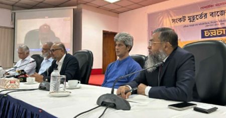 দেশের অর্থনৈতিক সংকট উত্তরণে সরকার নিরসল কাজ করে যাচ্ছে: অর্থ উপদেষ্টা সংকট