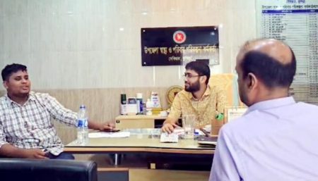 হঠাৎ দেবিদ্বার স্বাস্থ্য কমপ্লেক্সে হাসনাত আবদুল্লাহ, অনুপস্থিত ৫ চিকিৎসককে শোকজ হাসনাত