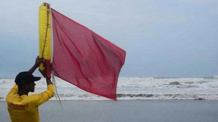 সাগরে সুস্পষ্ট লঘুচাপ, সমুদ্রবন্দরে ৩ নম্বর সতর্কসংকেত 3-no
