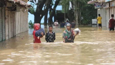 ৩৮ নদীতে বেড়েছে পানি, ১৬ জেলায় বন্যার শঙ্কা Bonna