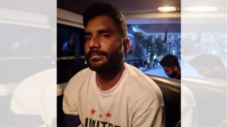 ২৪ ঘণ্টার আগেই মুক্তি মিলল মোফা বাবুর, লাখ টাকার ‘ম্যানেজ’ নিয়ে উঠছে প্রশ্ন মোফা বাবু